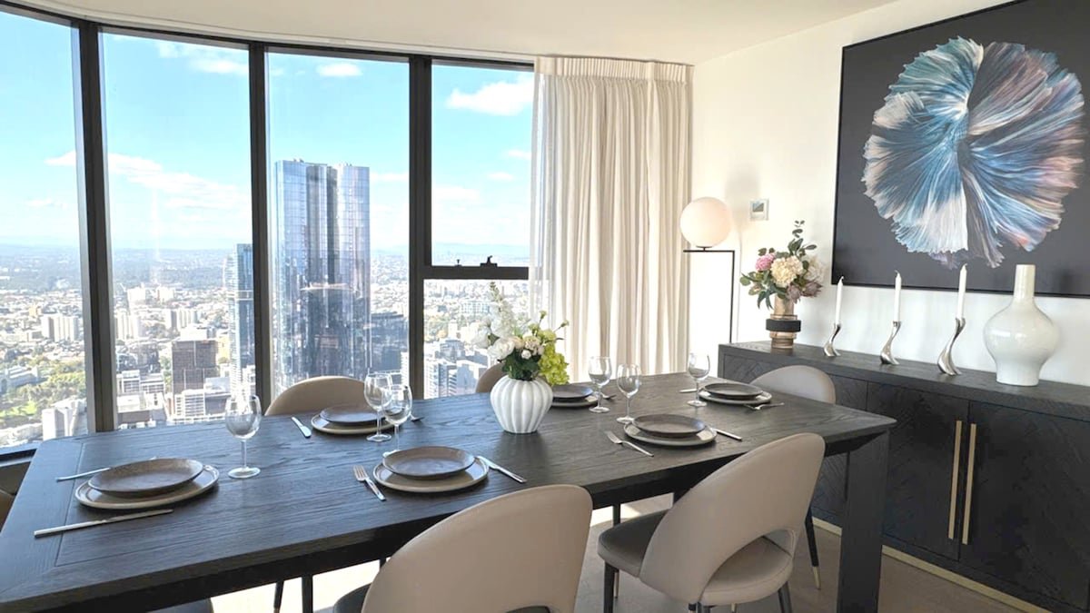 Top CBD Skyline Luxury 3 Beds 2 Baths Free Parking gallery image 5
