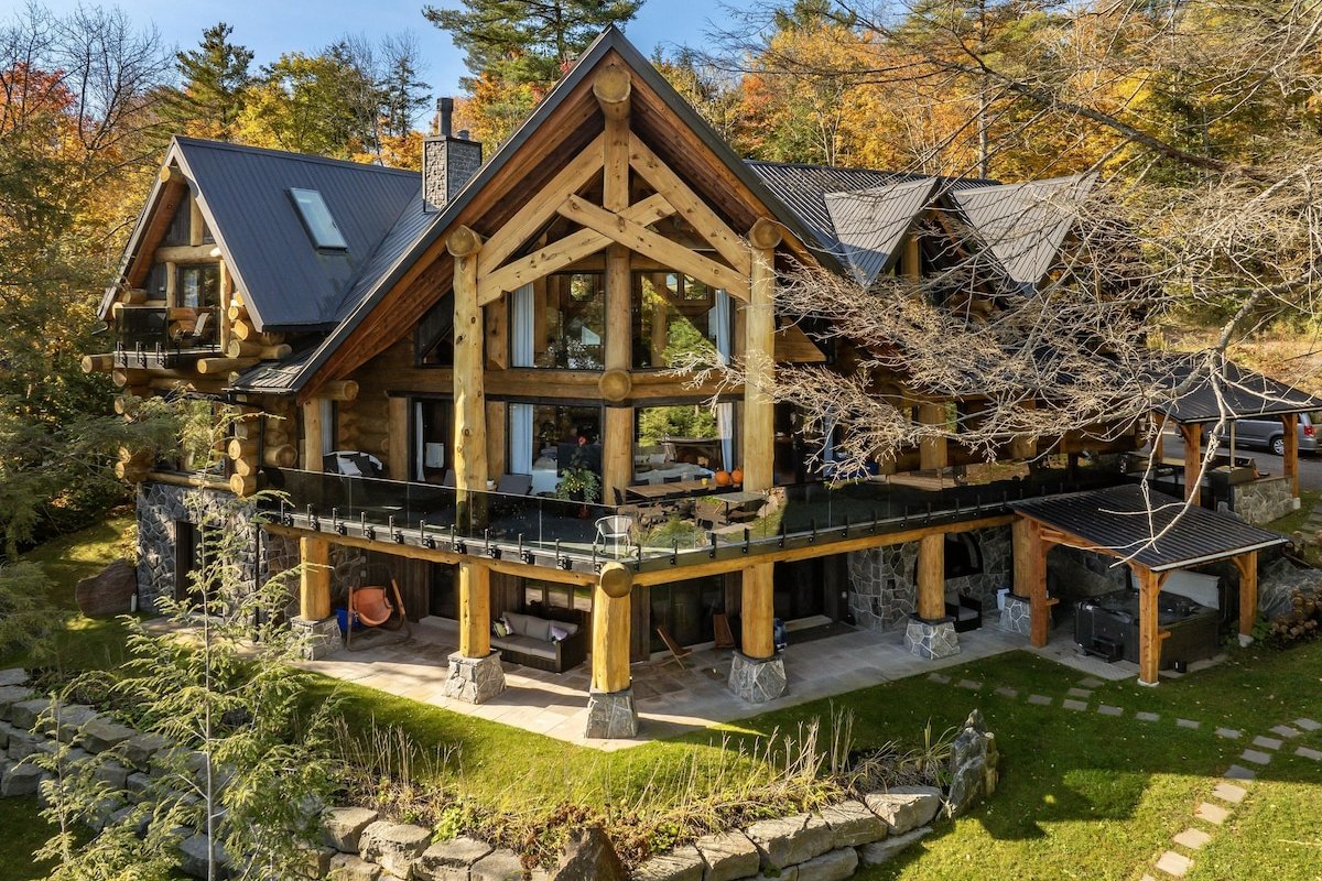 Unforgettable log build on Lake Muskoka – 8 bdrms