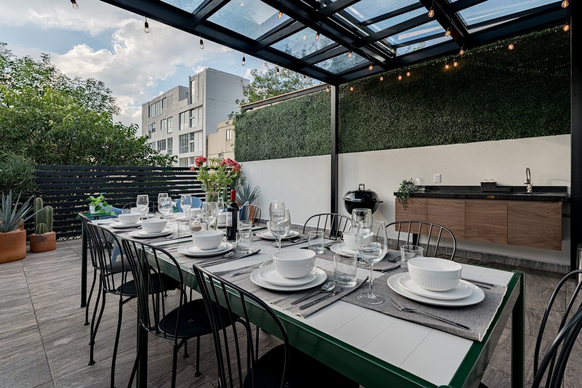 Artsy Roma – Private Rooftop, BBQ, Gym & AC gallery image 2
