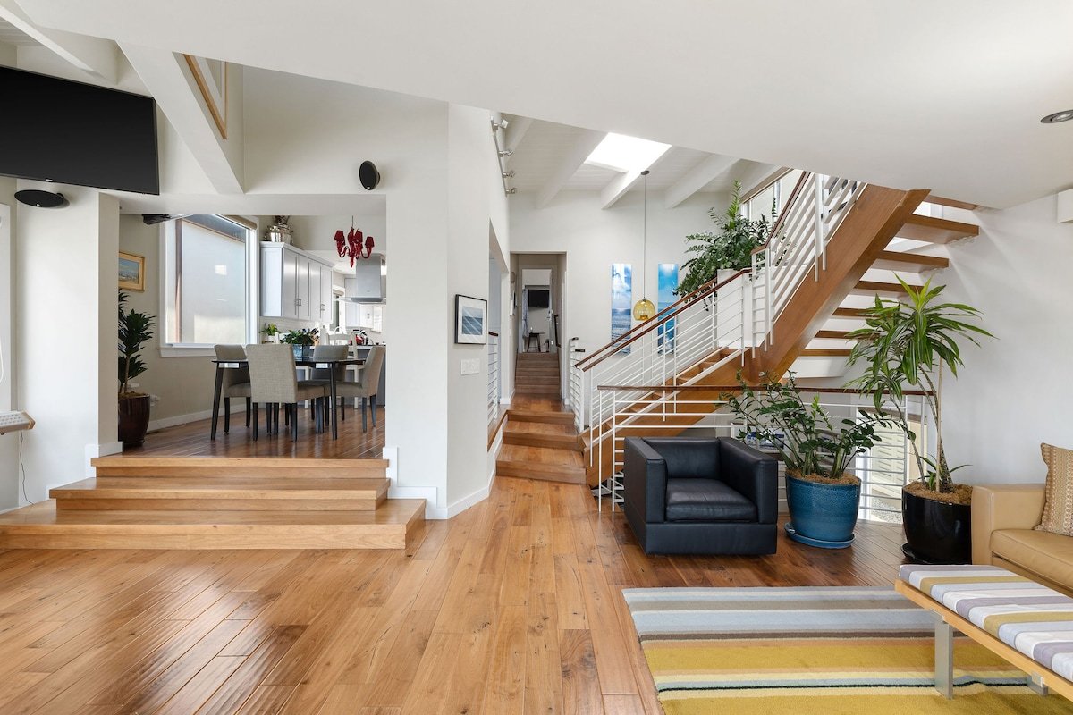 Rare 100 Block Manhattan Beach Walk-Street Home gallery image 3