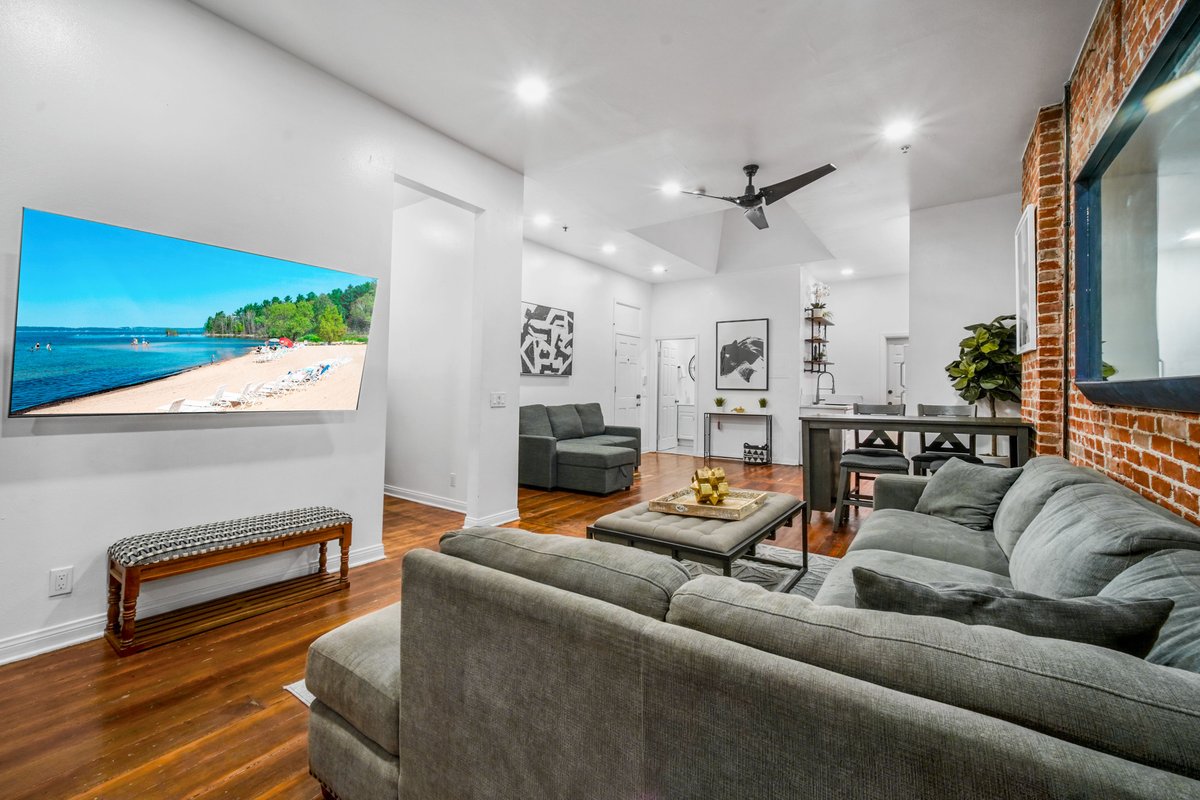 Huge 4 bedroom Great location Gaslamp near Petco