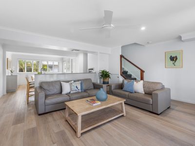 Tropical 3 bedroom Oasis , meters Noosa River