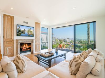 Top 5% Home. Luxe Oasis in Hollywood Hills w/Pool