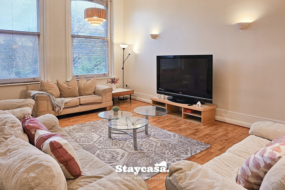 Whalley Range Hideaway 7mins to City with Parking gallery image 4
