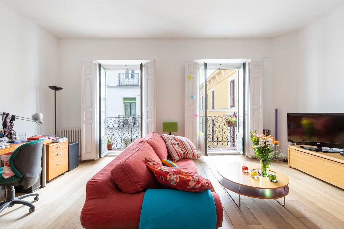 Gran piso, con encanto, en el Madrid histórico gallery image 2