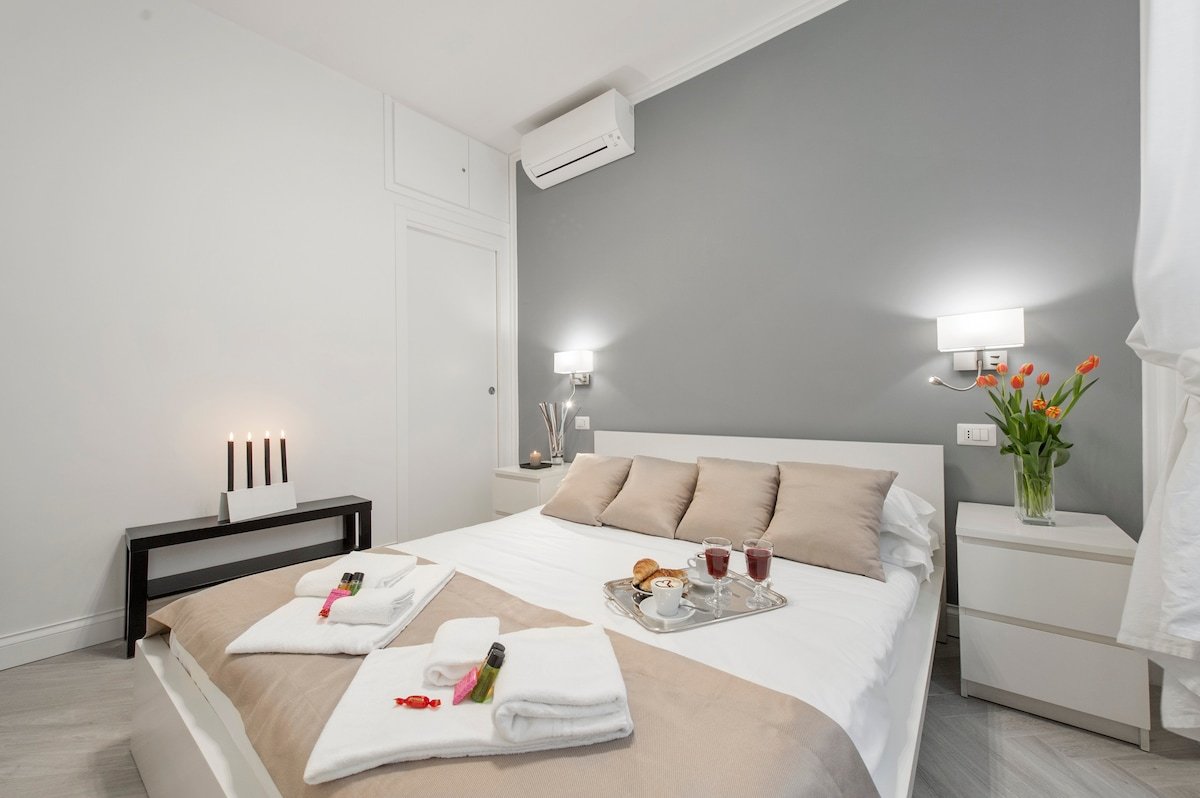 Romantico appartamento in centro TREVI APARTMENT gallery image 3