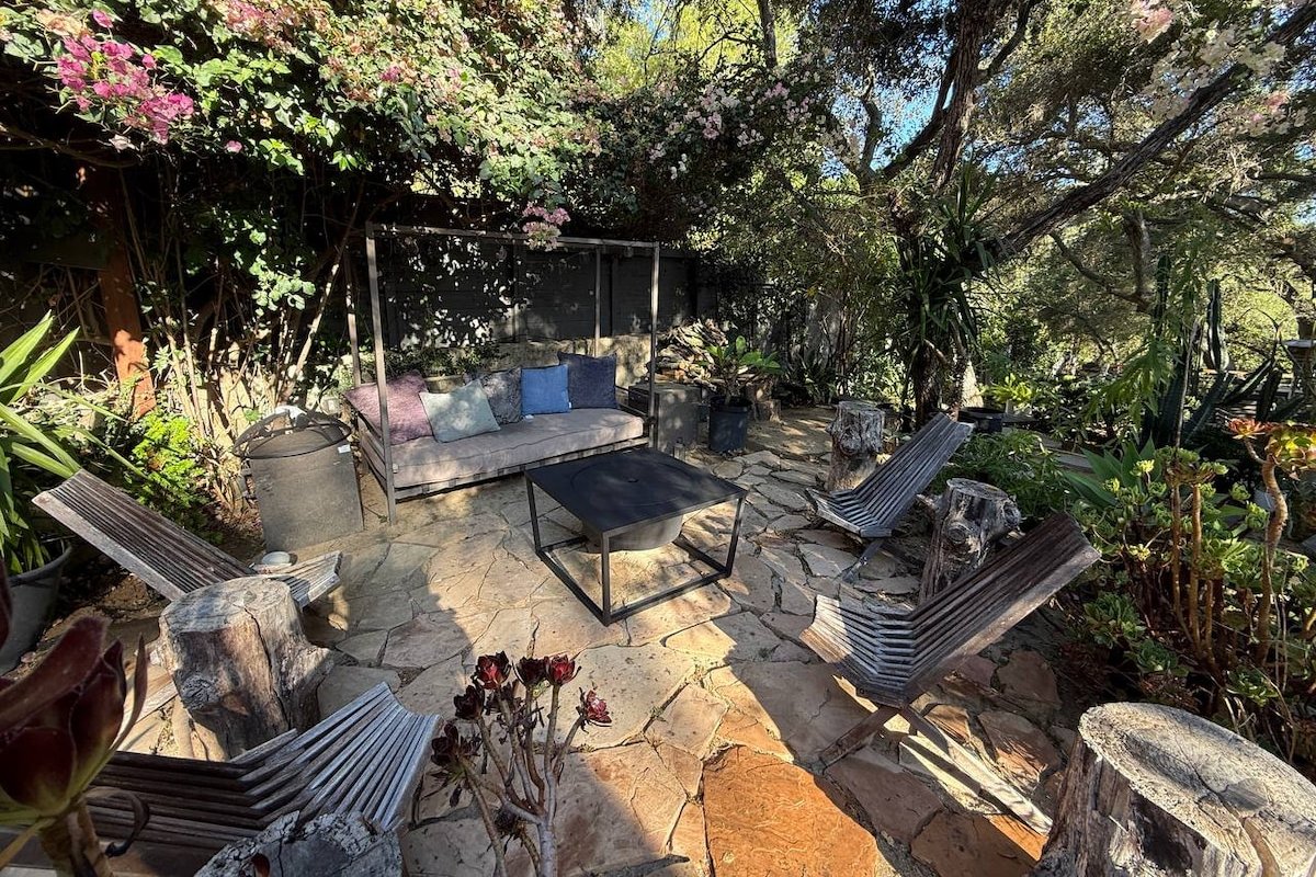 Tranquil & Secluded Retreat in Topanga Canyon gallery image 5