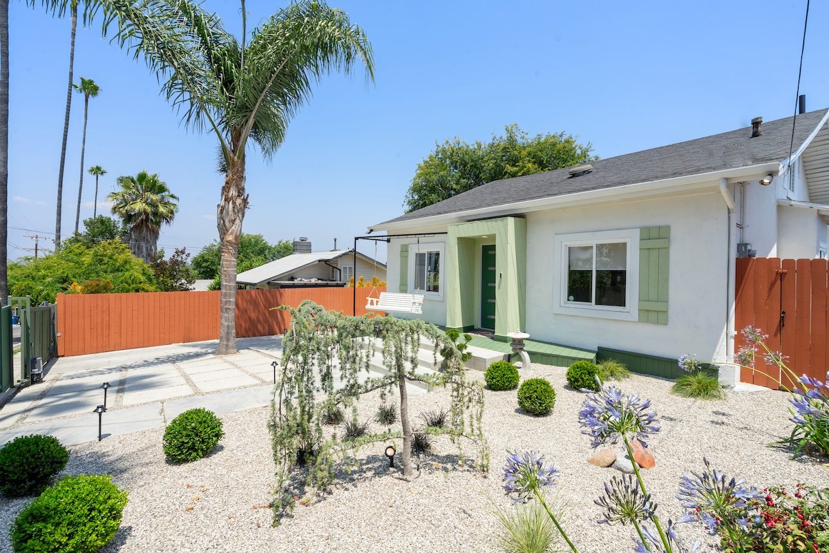 Skyline Sanctuary: Luxe Escape with Stunning Views gallery image 4