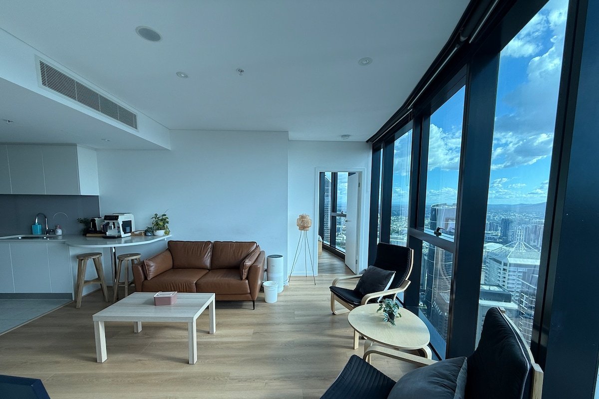 Amazing Level 60 Skytower City view Free Parking gallery image 5