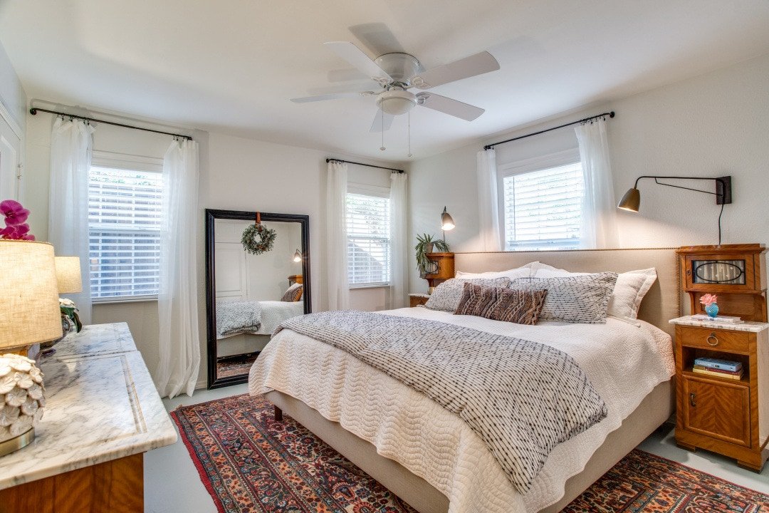 The Birdhouse – King Bed, Near SMU, Dog Friendly! gallery image 4