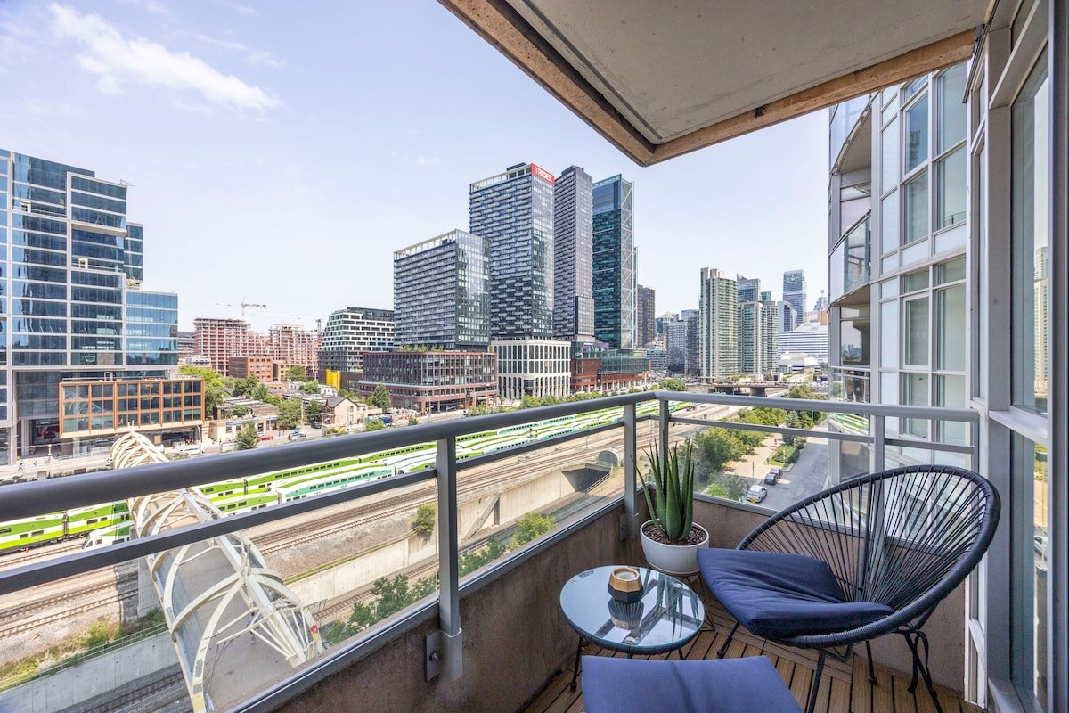 Stylish 2BR Downtown| 2 Queen Beds| 1 Free Parking gallery image 5