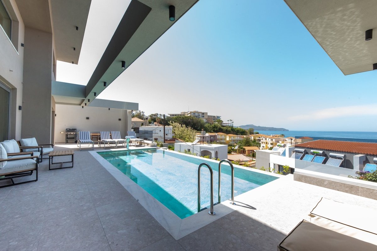 Villa Solis I 100m to the Sea & Free* Heated pool gallery image 4
