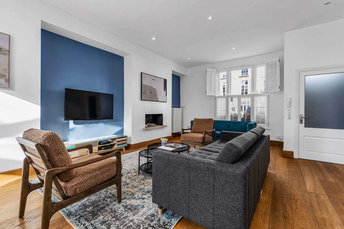 £3.5m Elegant House in prime location with garden gallery image 3