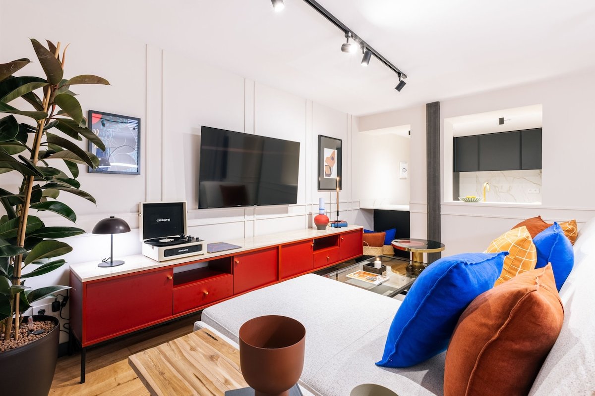 Stylish 4 BR Suites – 4 Baths + Balcones Gran Vía gallery image 5