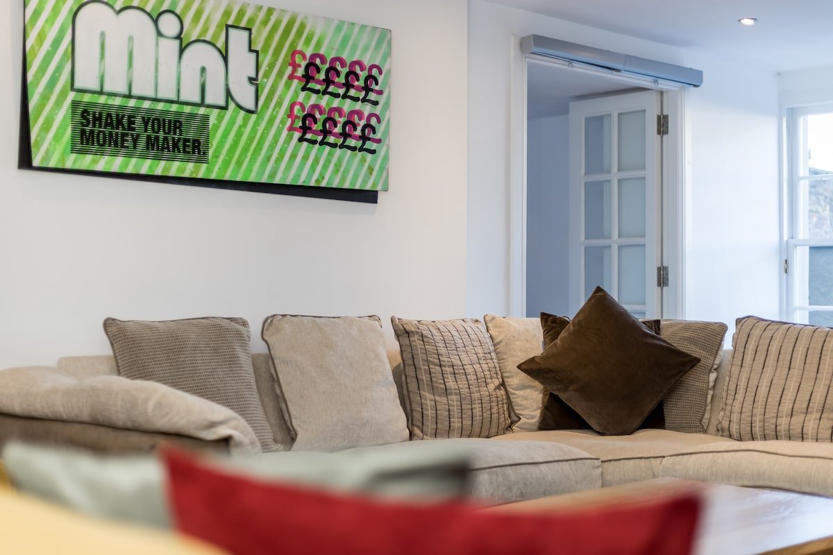 York Place City Centre 4 bedroom Duplex Apartment gallery image 4