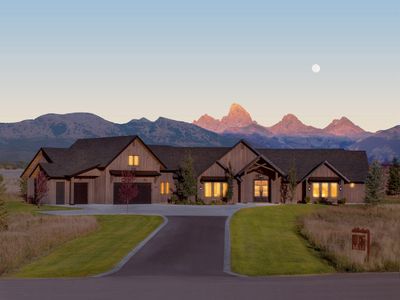 Basecamp Stays: Lux Retreat, Teton Views, 3 Acres!