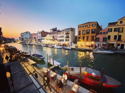 Flat direct at the canal with roof terrace