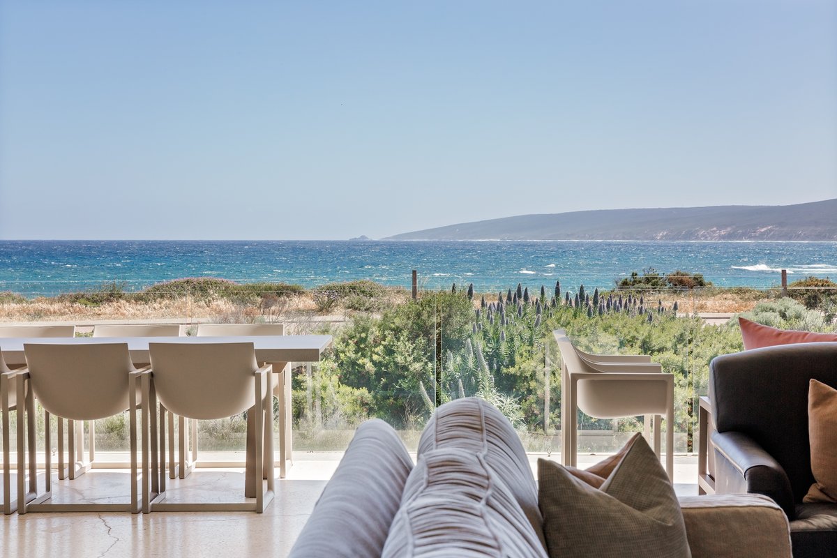 Luxury 4 Bedroom Beach House @ Smiths Beach Resort