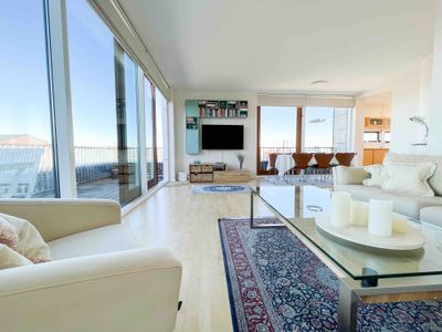 Lovely two bedroom flat with p@noramic views/