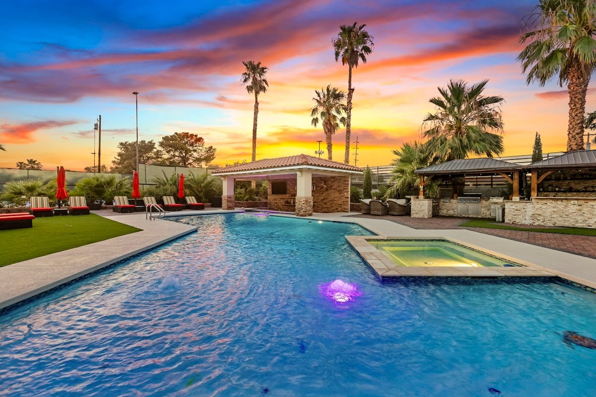 7BR Vegas Resort – Pool, Jacuzzi, Near the Strip gallery image 2