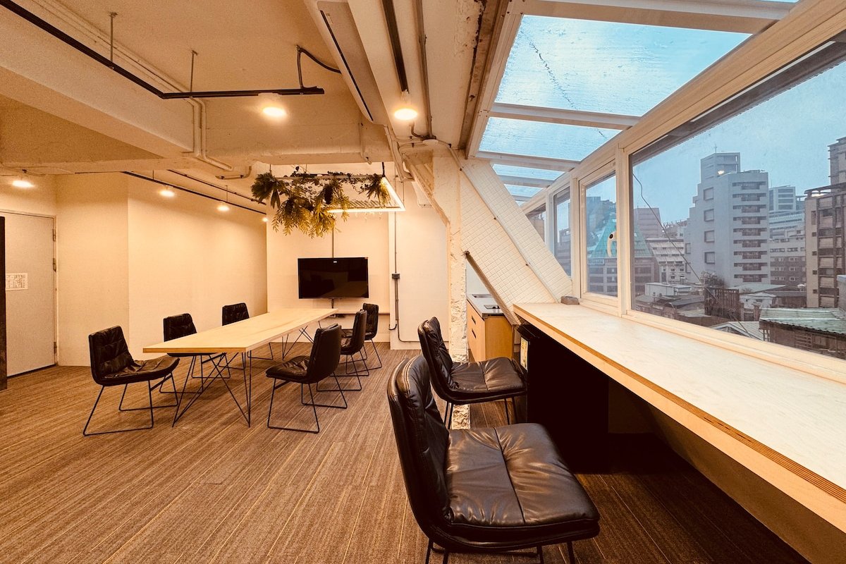 C 超級地段 西門町徒步區適合家庭團體 8-12位 gallery image 3