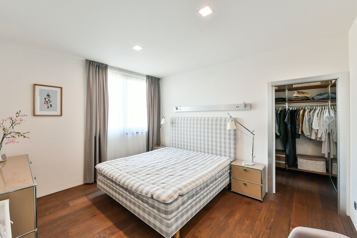 A Modern House with Garden close to Metro station gallery image 3