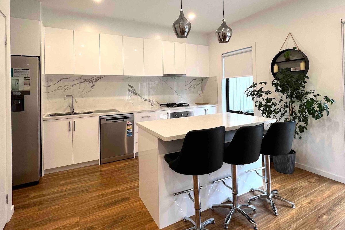 Common fig tree in Sunshine gallery image 3