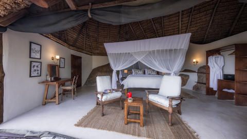 Elsa’s Kopje Meru Family Cottage - Family Cottage Room - MasterBedroom