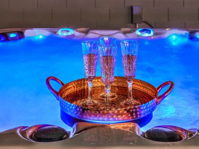 Cozy Desert Retreat • Luxe Comfort • Pool/Hot Tub