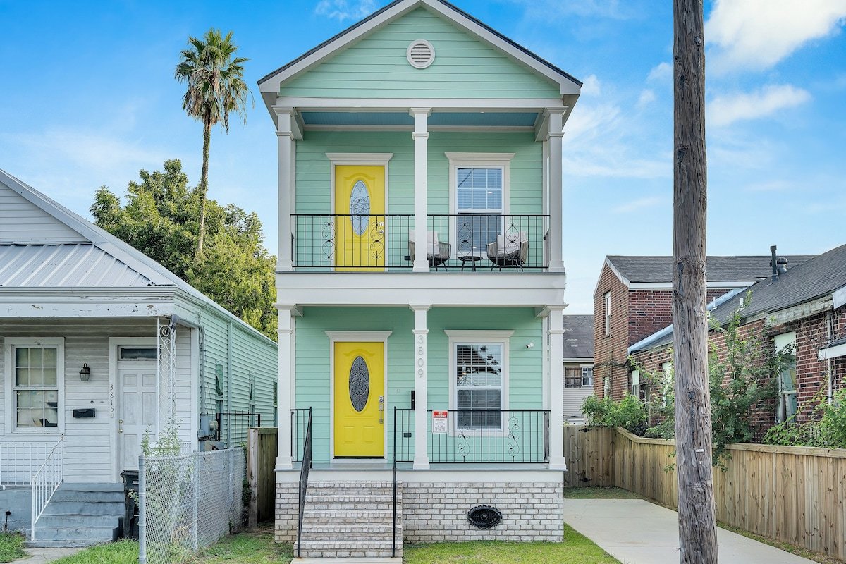 Pristine NOLA Gem- 5 enSuite Baths, Parking & Yard gallery image 2