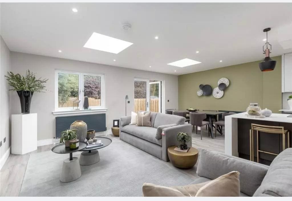 Luxury City Villa w/ Garden & Hot Tub, sleeps 6 -7 gallery image 4