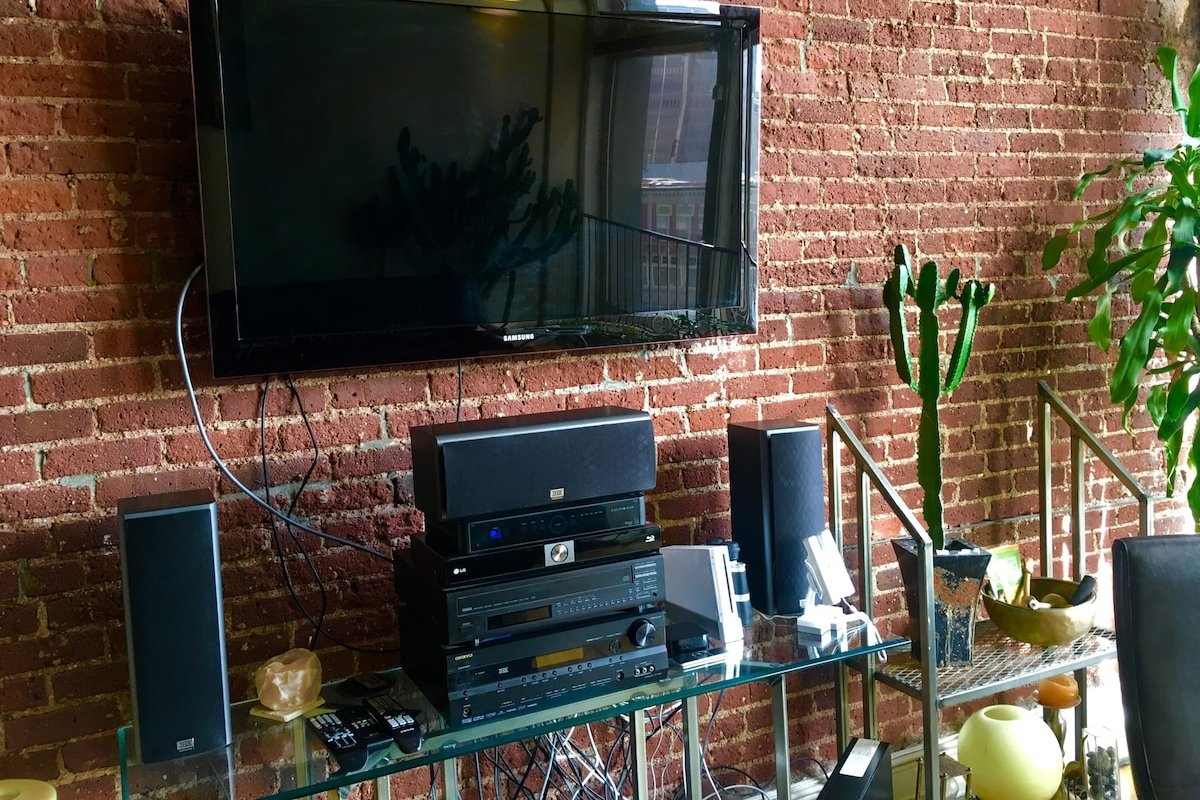 Urban Retreat in Heart of Convention Center Dist gallery image 5