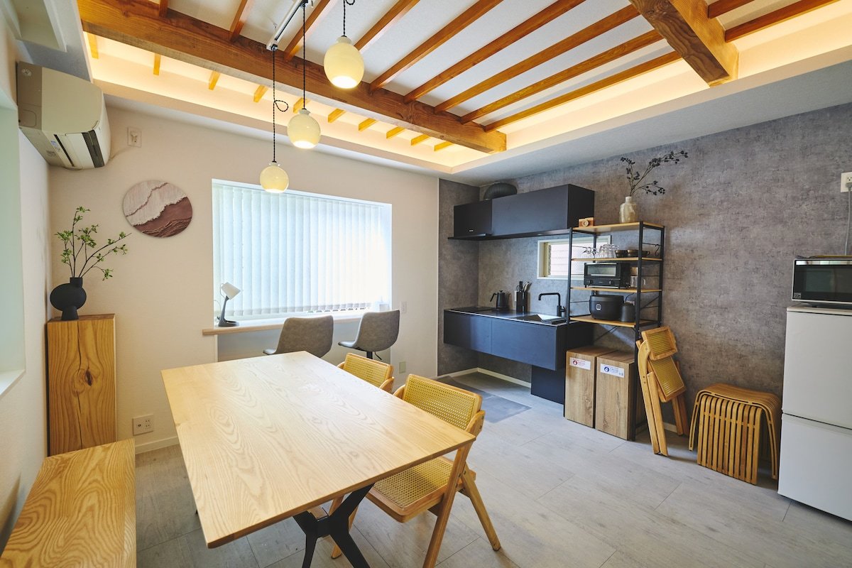 駅徒歩2分、新宿電車4分、寝室4室、リビングルーム1室、シャワー2室、お子様向けボルダリング gallery image 2