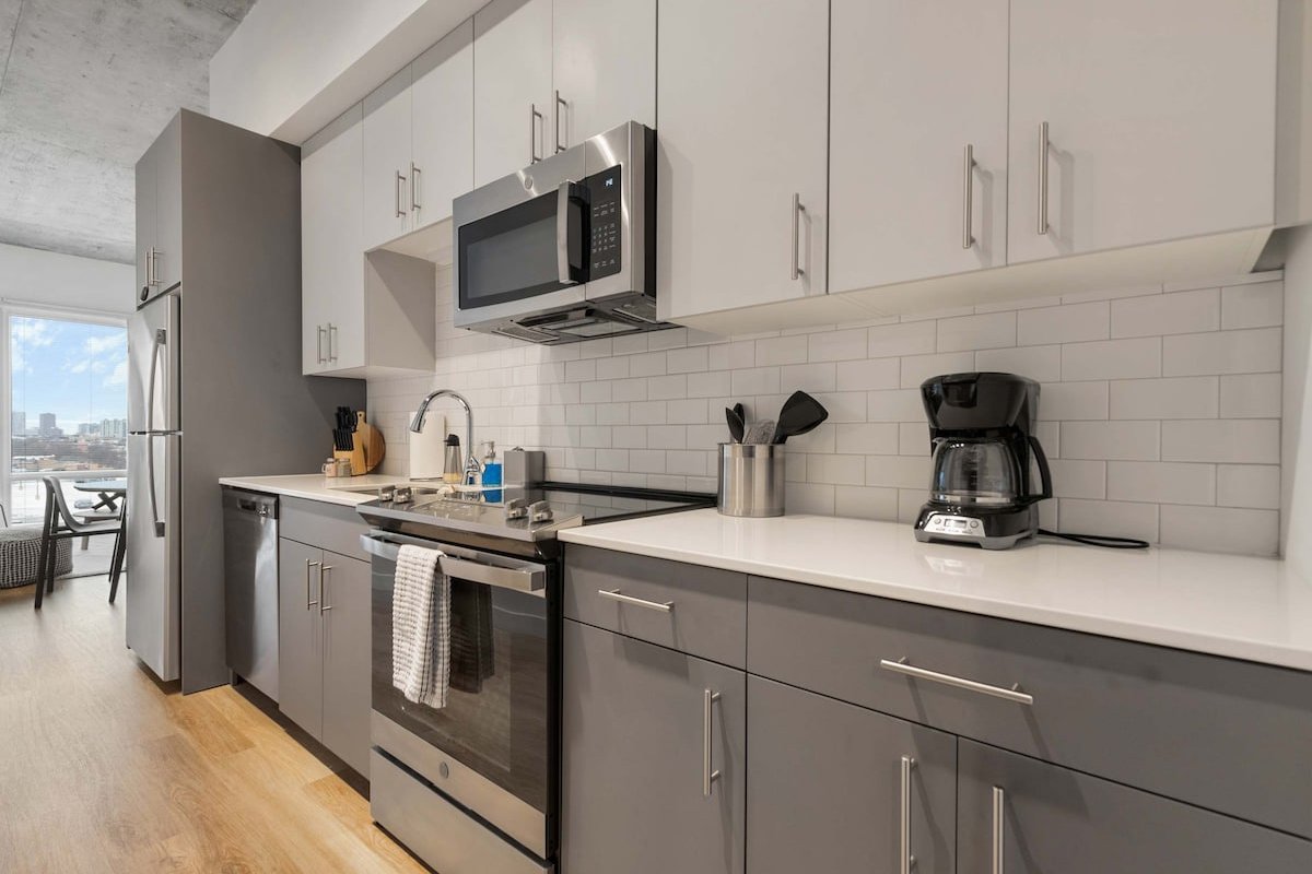 4BR Steps to “L”, Explore City, For Groups gallery image 3