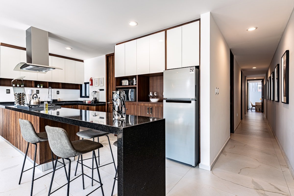 Urban Hideaway with Private Balconies & Coworking gallery image 4