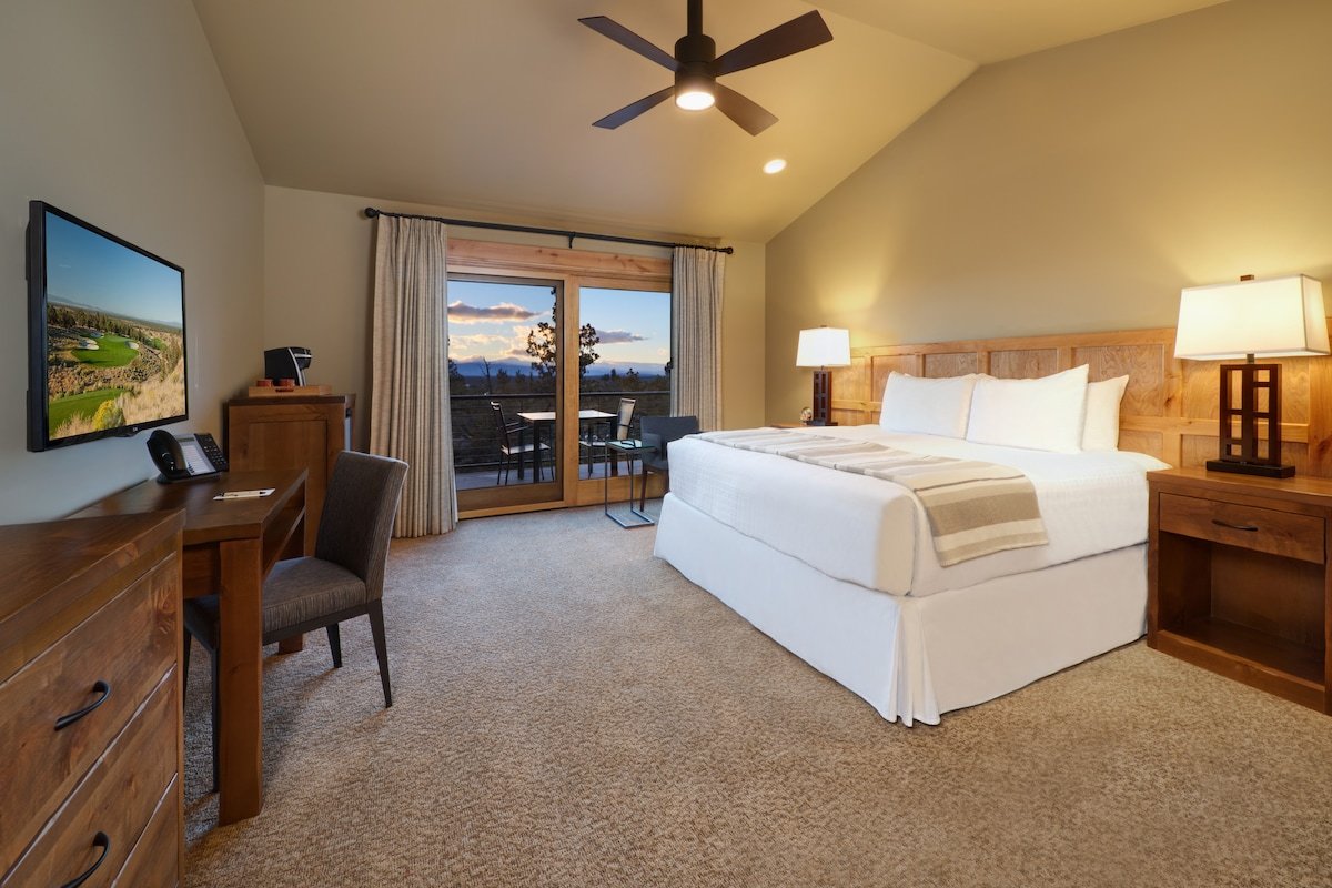 Modern 4BD/4.5B Cabin w Hot Tub at Brasada Ranch gallery image 4