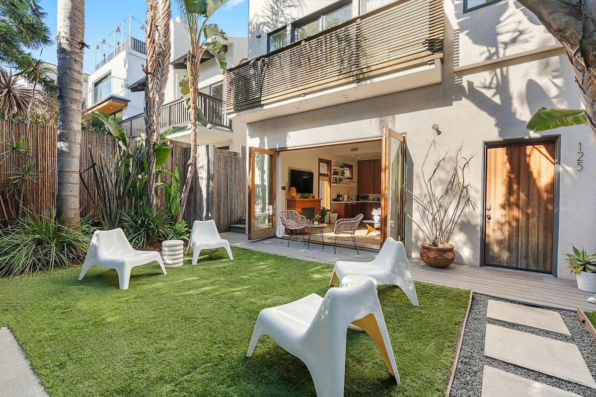 Vibrant SoCal Escape Near Venice Beach gallery image 2