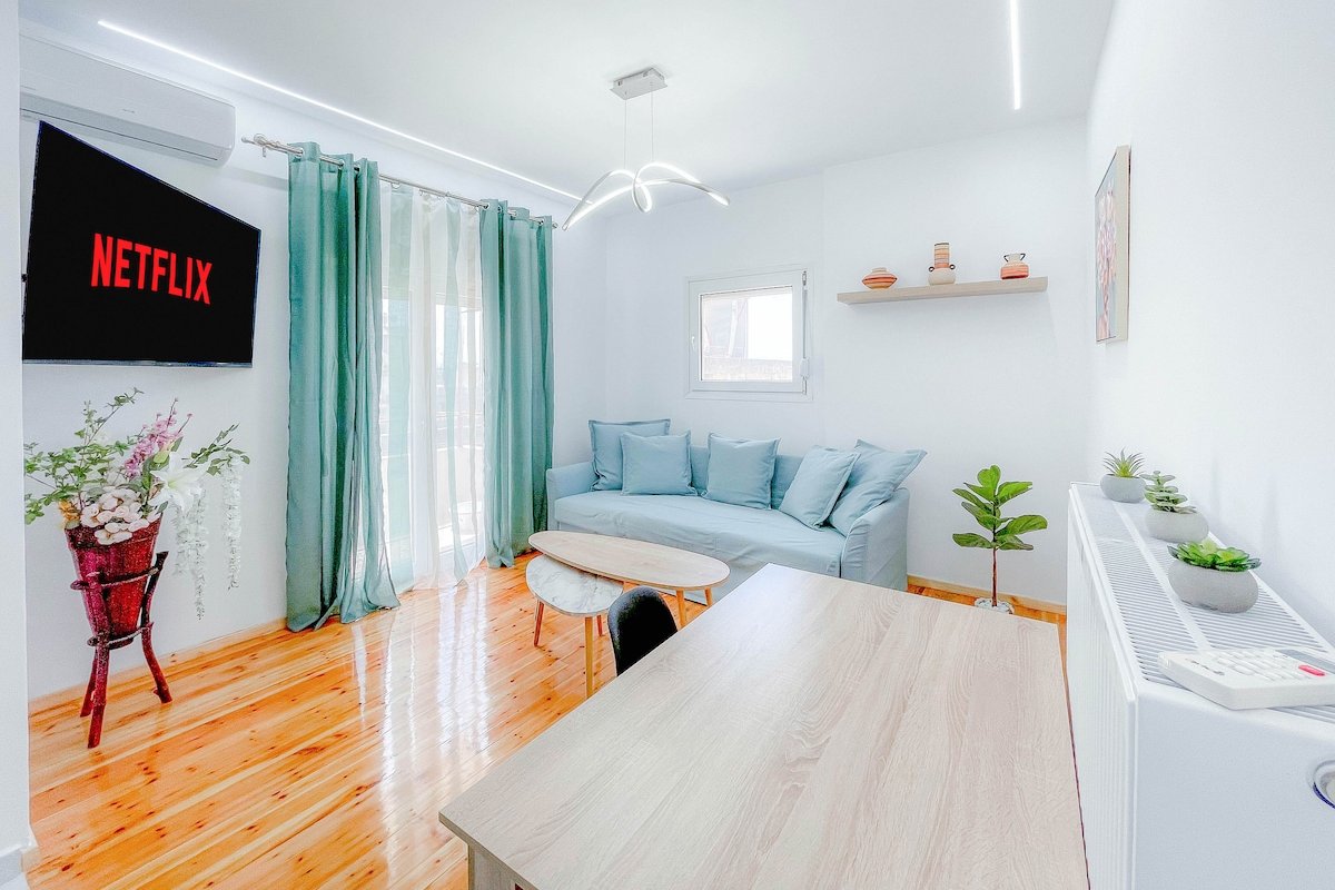 AYA Luxury Home – free public parking gallery image 3