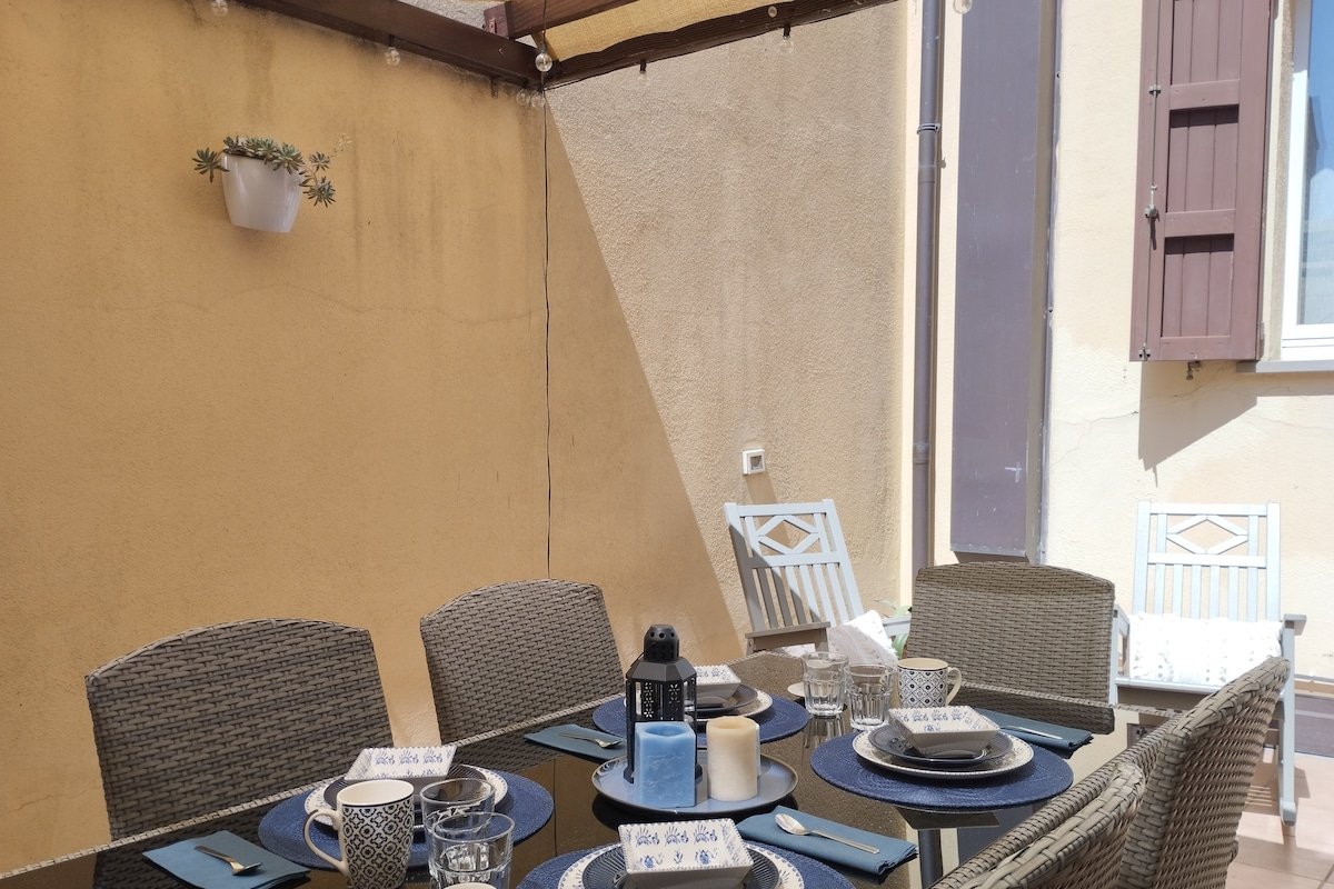 Kika – central spacious and quiet with terrace gallery image 5