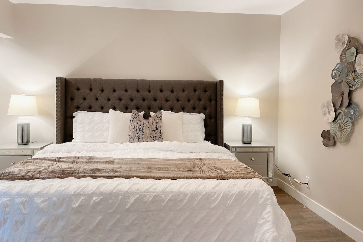 Modern Home | Close to Universal | Van Nuys, CA gallery image 4