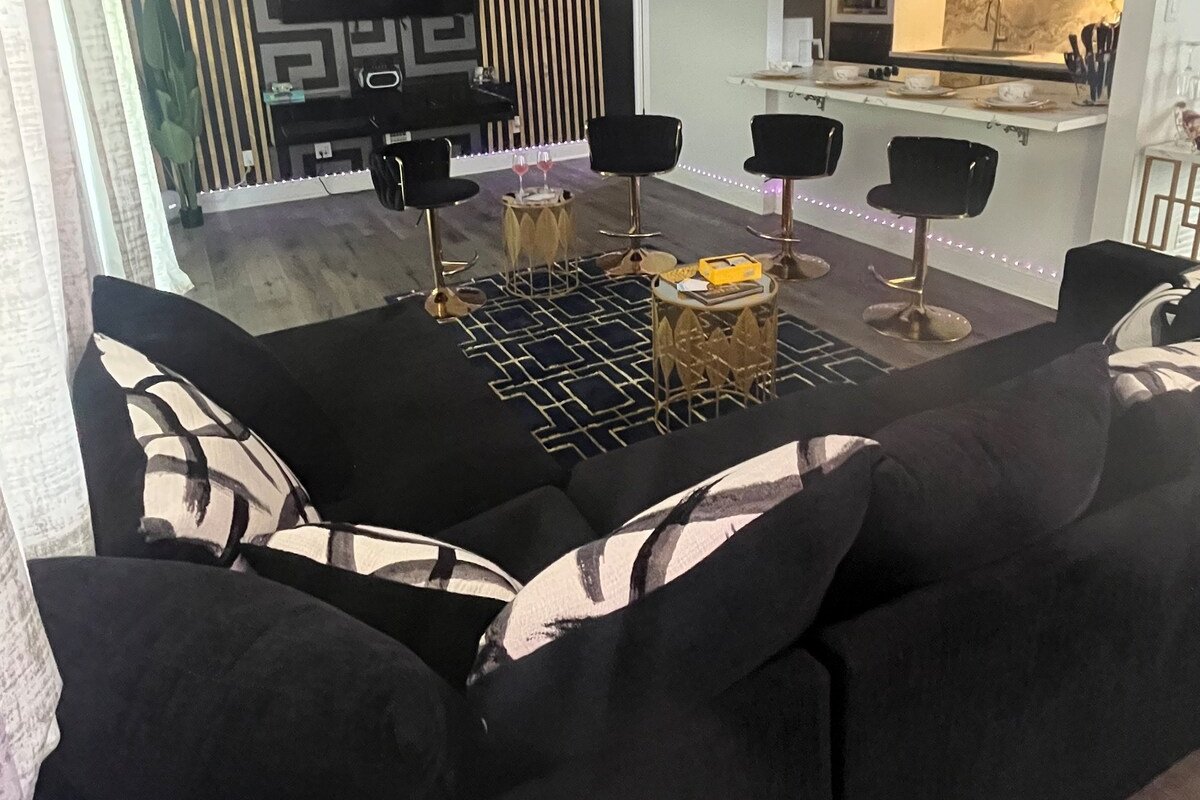 King/Pool/Family- near French Quarter gallery image 4