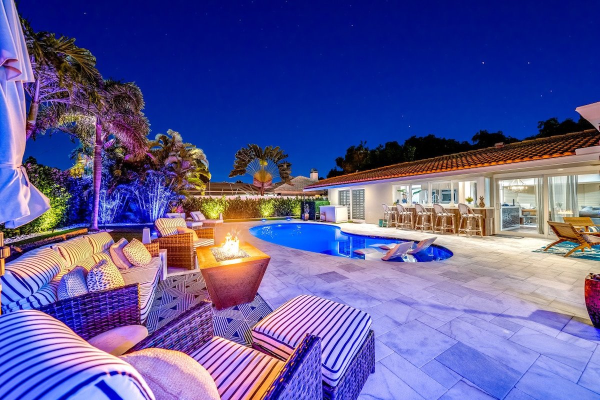 Heated SaltPool+HotTub! Golf Cart+1 Mile 2 Beach! gallery image 4