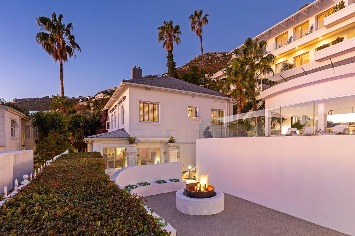 Clifton YOLO Spaces – Clifton Beachfront Penthouse gallery image 4