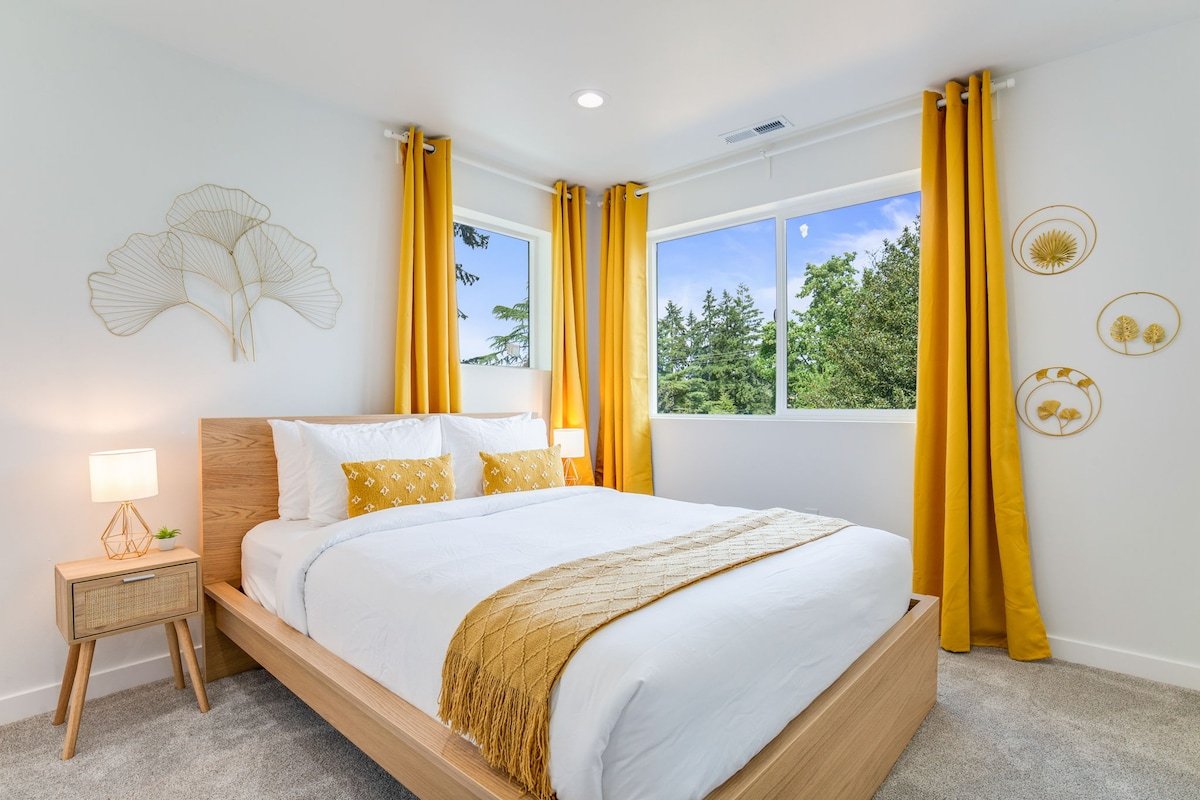 5B4BA SFH close to Airport w/EV charger, Backyard gallery image 5