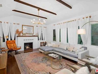 Stylish Spanish Style 3/2 Close to Everything