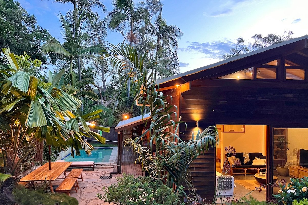 Beach Jungle: Pool & Hot Tub in Seaside Oasis gallery image 2