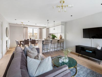 Sloane Square 3 bedroom apartment
