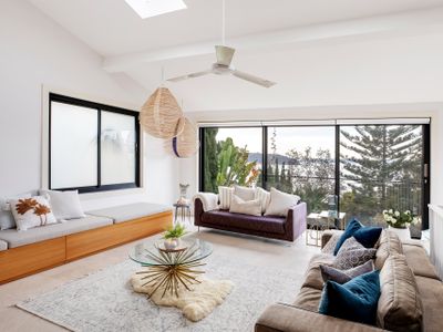 Palm Beach Chic: Sprawling Luxury with Ocean Views