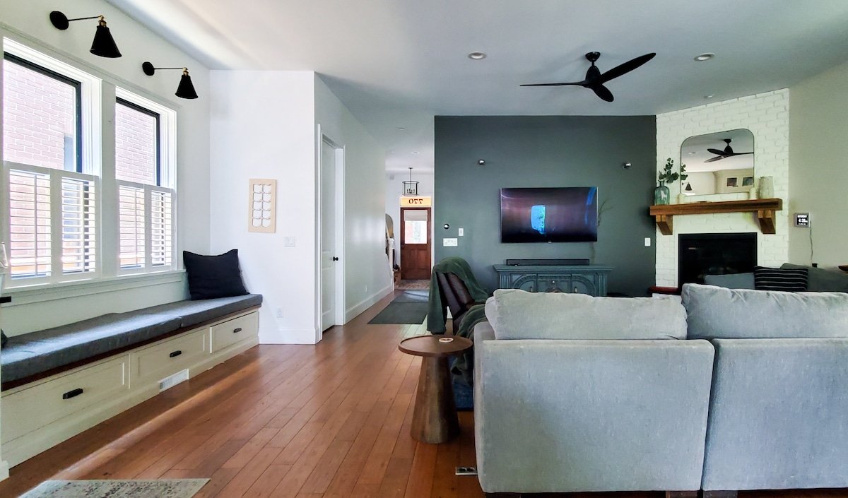 Italian Vil Gem | GameRm • High St .2mi • Parking gallery image 3