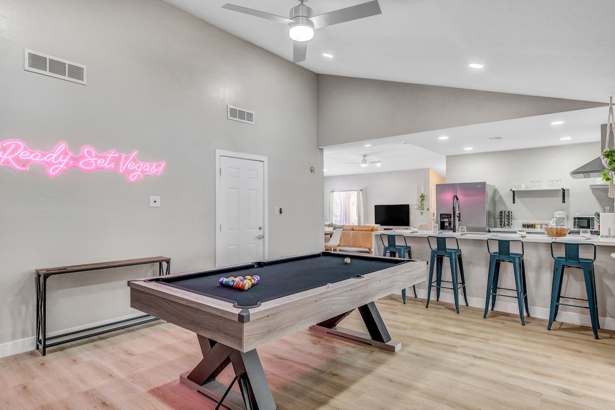 Pool, King bed, Arcade, All Essentials, EV charger gallery image 3